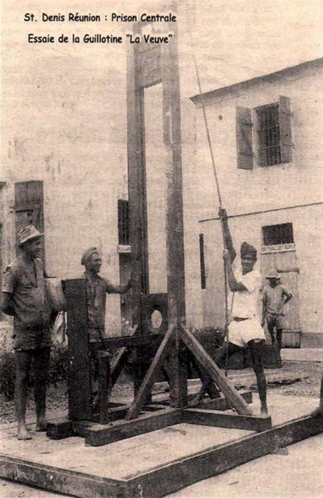 Guillotine Reunion 1954
