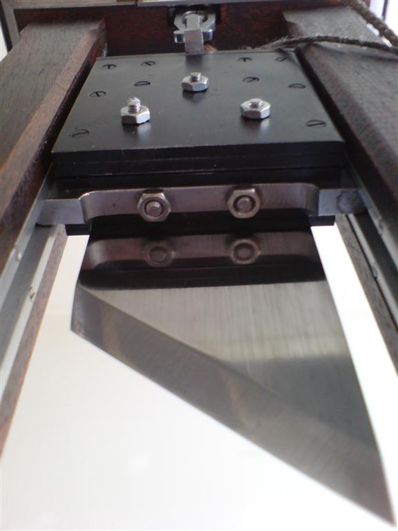 Guillotine model detail