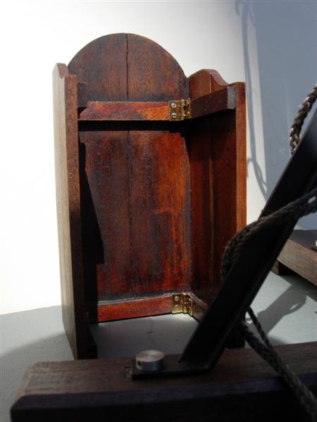 Guillotine model detail